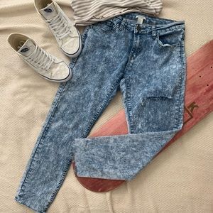 Acid wash cropped jeans